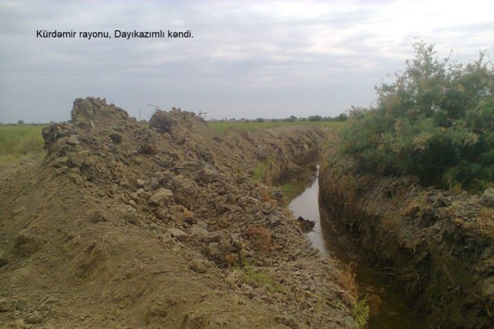 Torpaq sahələrinin kənarına mühafizə məqsədilə qanunsuz olaraq kanal və xəndək qazılır